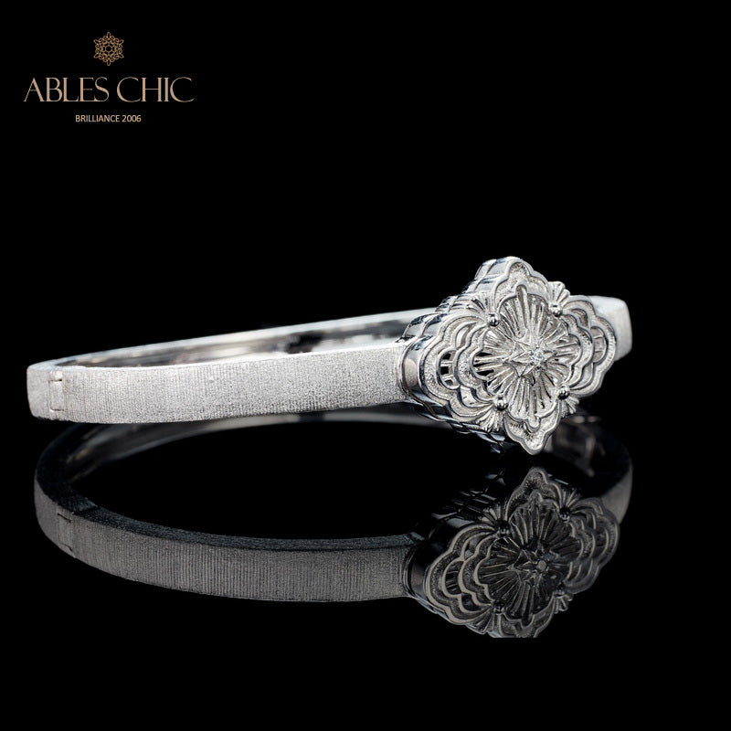 Traditional Fretwork Clover Bracelet 6132