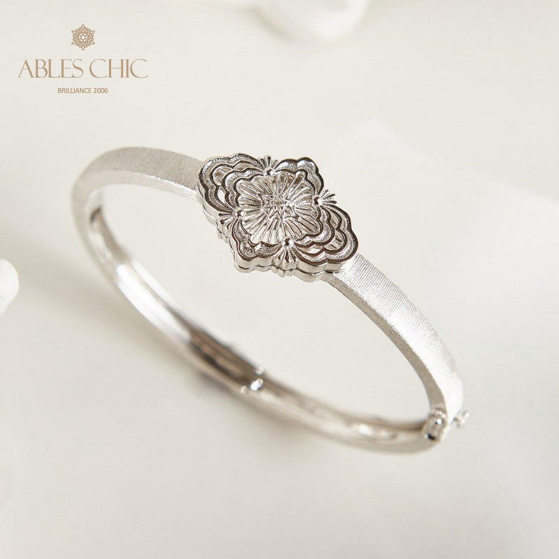 Traditional Fretwork Clover Bracelet 6132