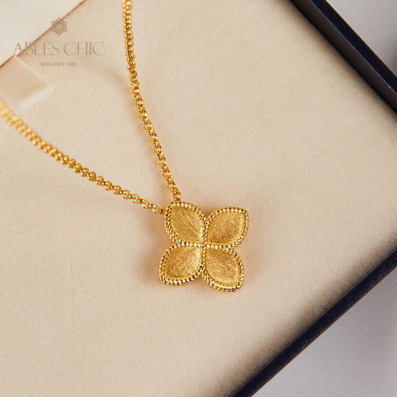 Lace Pattern Clover Necklace 6124