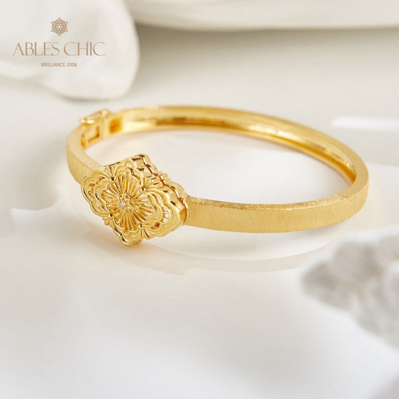 Traditional Fretwork Clover Bracelet 6132