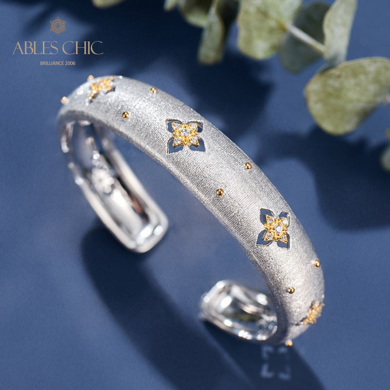 Silky Clovers Bracelet 6105