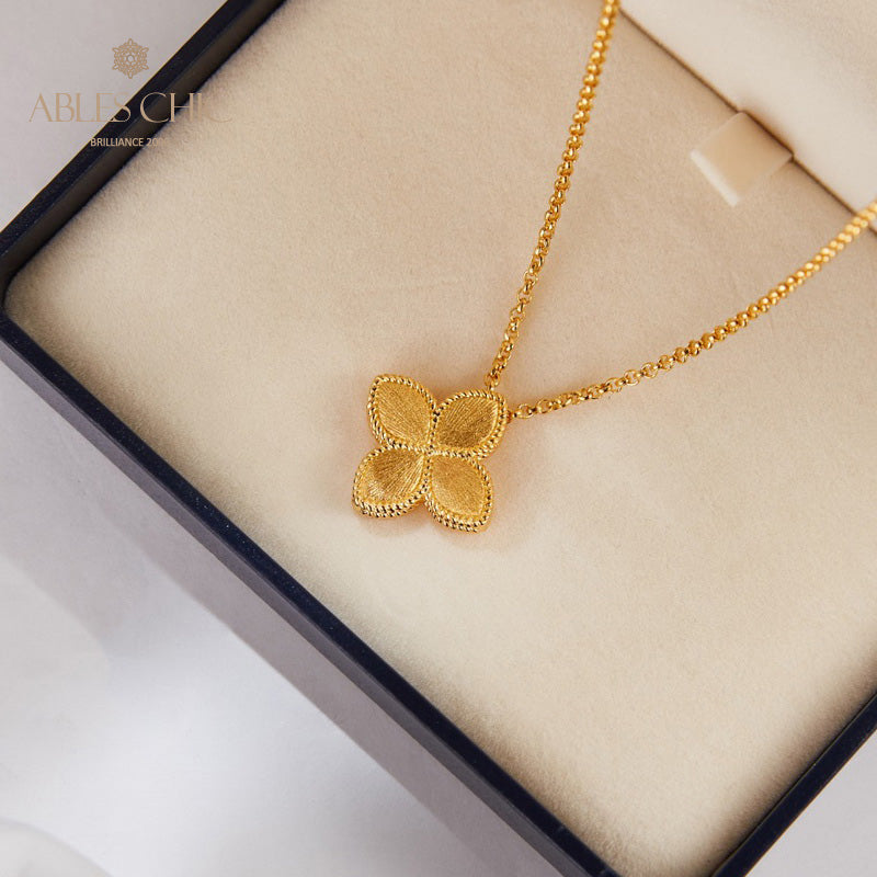 Lace Pattern Clover Necklace 6124